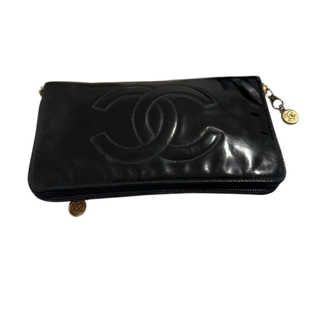 Chanel large zip around wallet added a chain - Picture 8 of 13